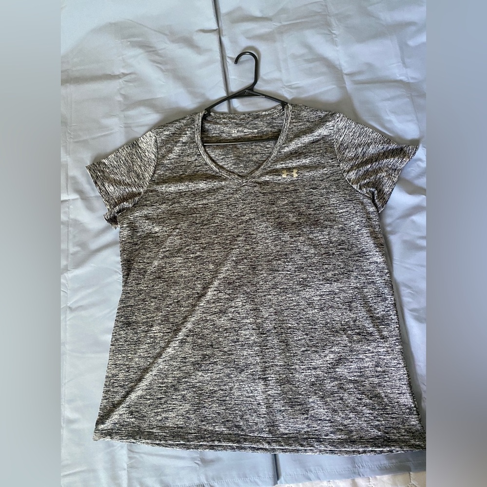 Under Armour Women's XXL V-Neck T-Shirt Black Activewear Dry Fit Workout